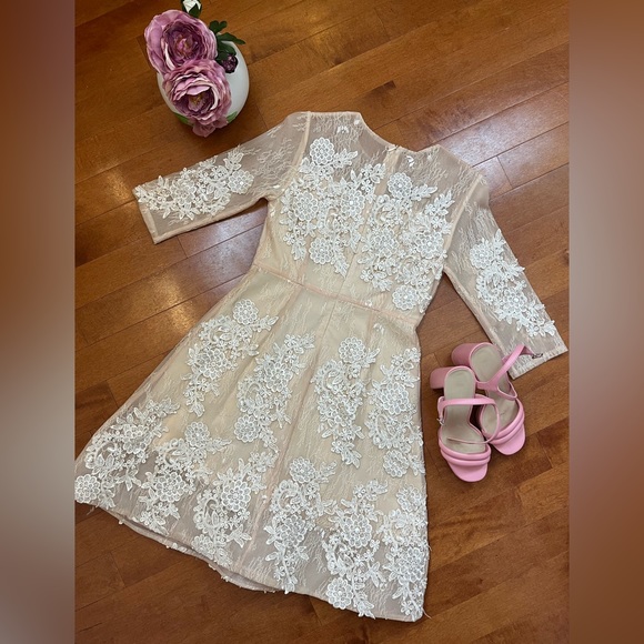 Adorable Floral Appliqué Dress! - Picture 2 of 5